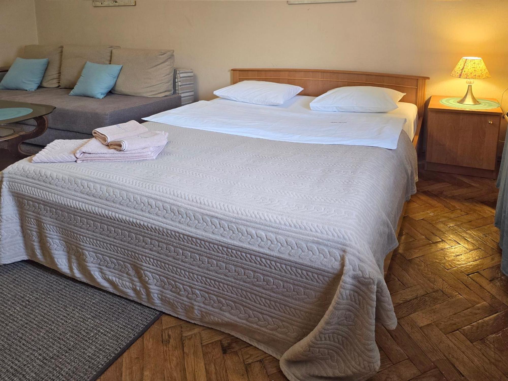 Home Hotel Apartments on Lva Tolstogo Kiev Buitenkant foto