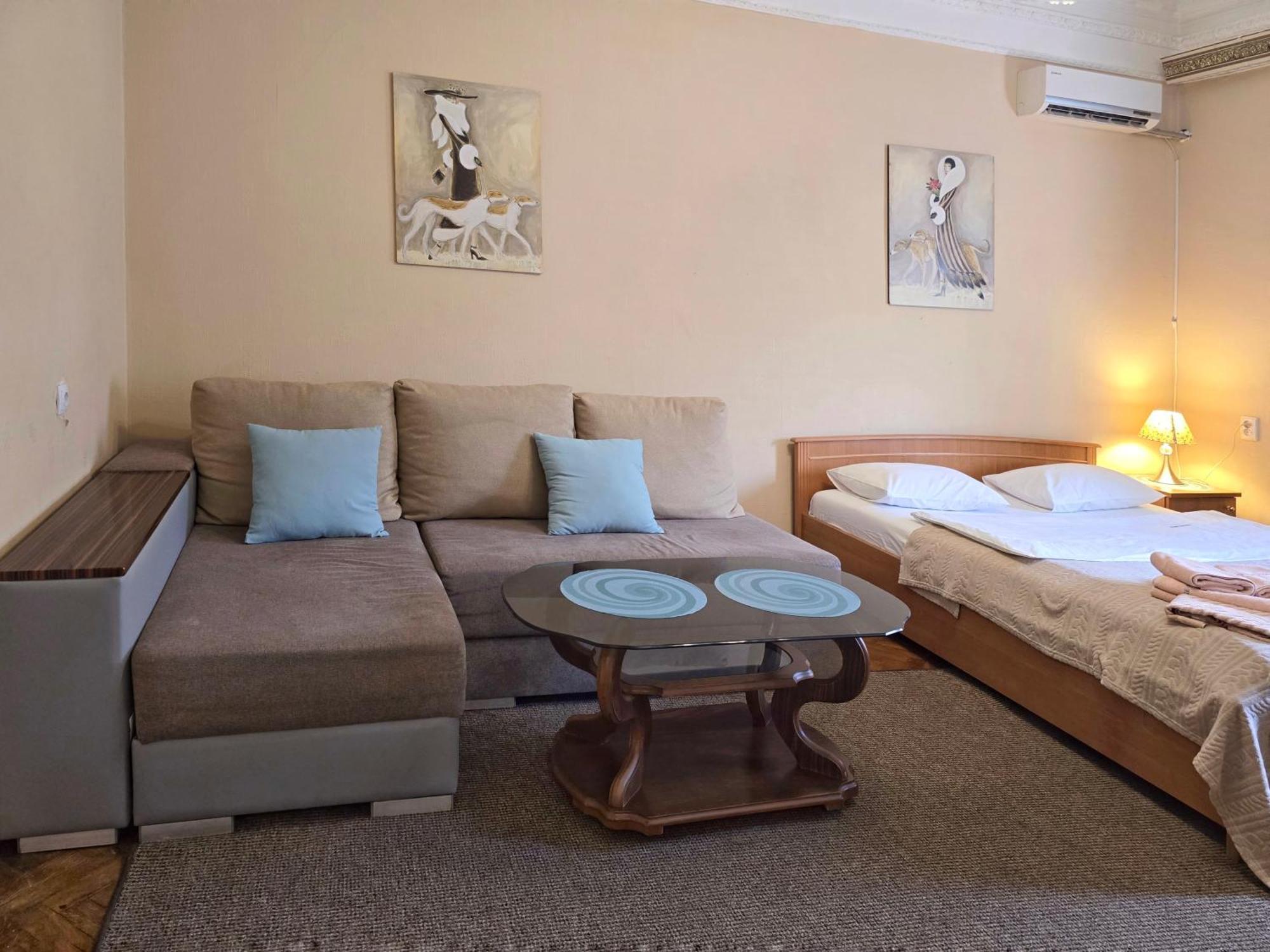 Home Hotel Apartments on Lva Tolstogo Kiev Buitenkant foto