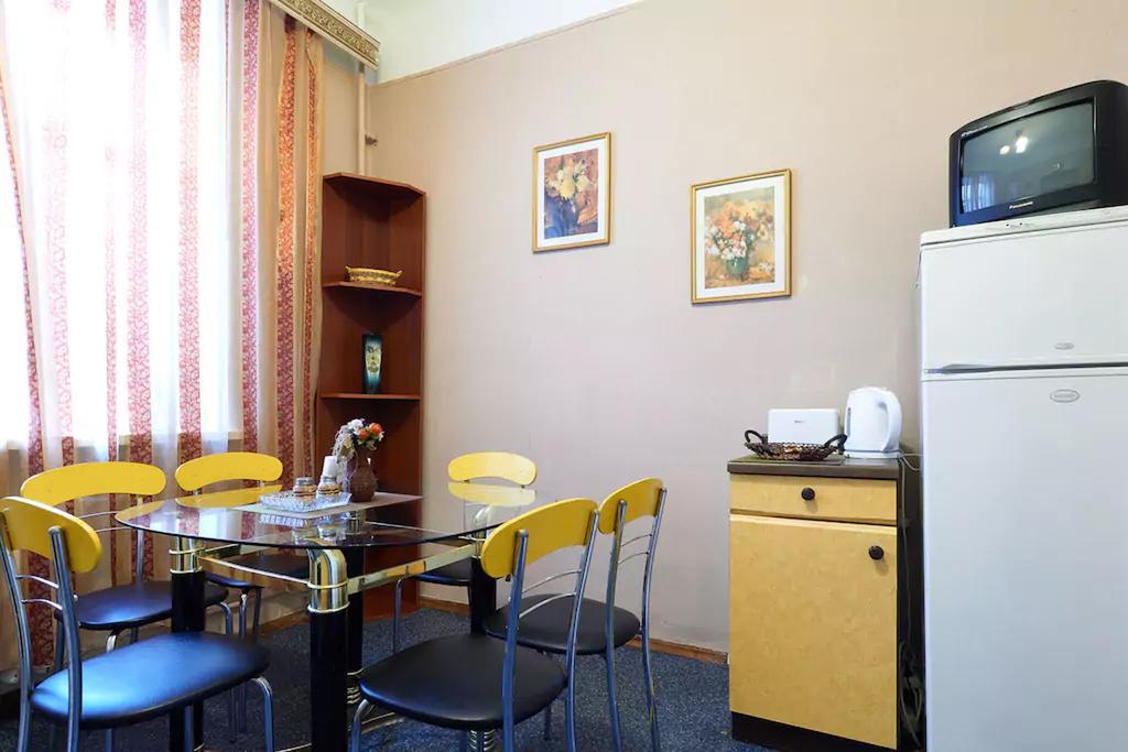 Home Hotel Apartments on Lva Tolstogo Kiev Buitenkant foto