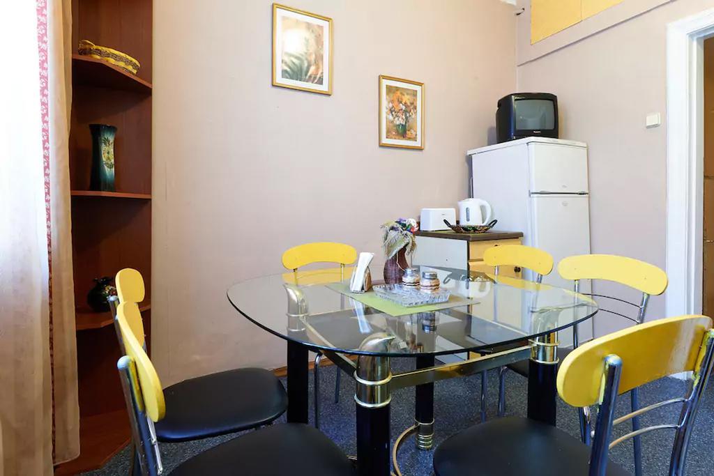 Home Hotel Apartments on Lva Tolstogo Kiev Buitenkant foto