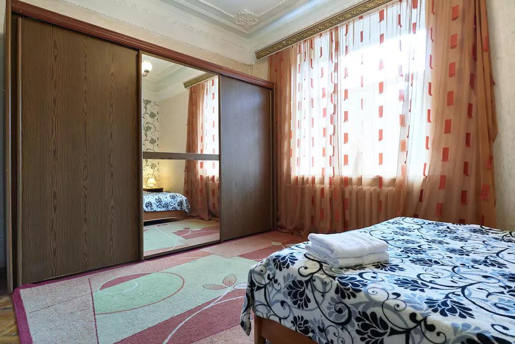 Home Hotel Apartments on Lva Tolstogo Kiev Buitenkant foto