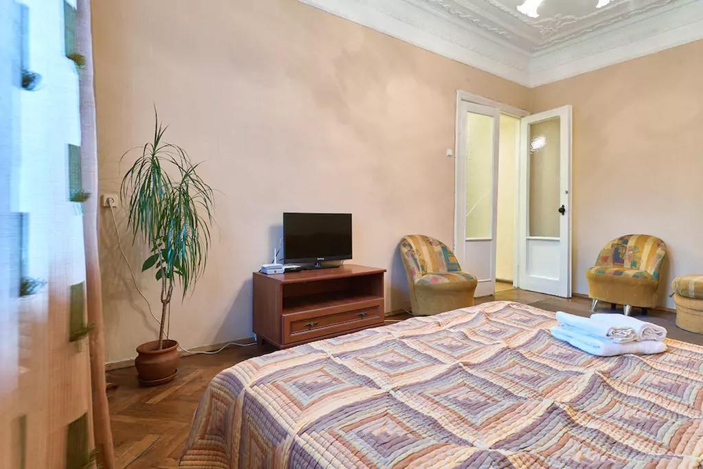 Home Hotel Apartments on Lva Tolstogo Kiev Buitenkant foto