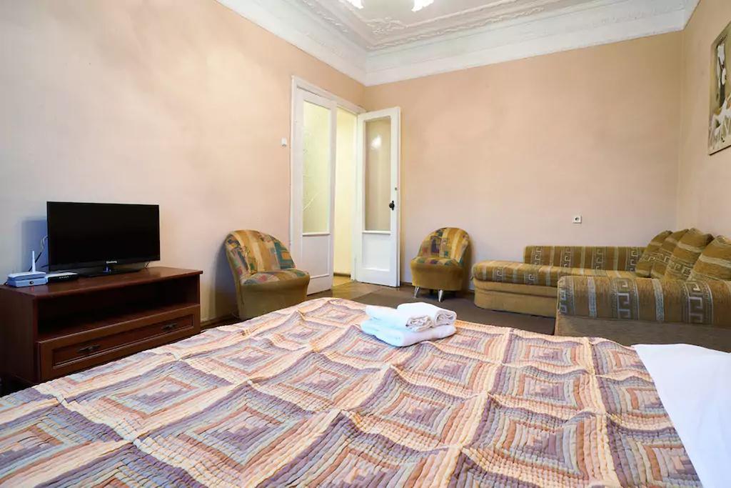 Home Hotel Apartments on Lva Tolstogo Kiev Buitenkant foto